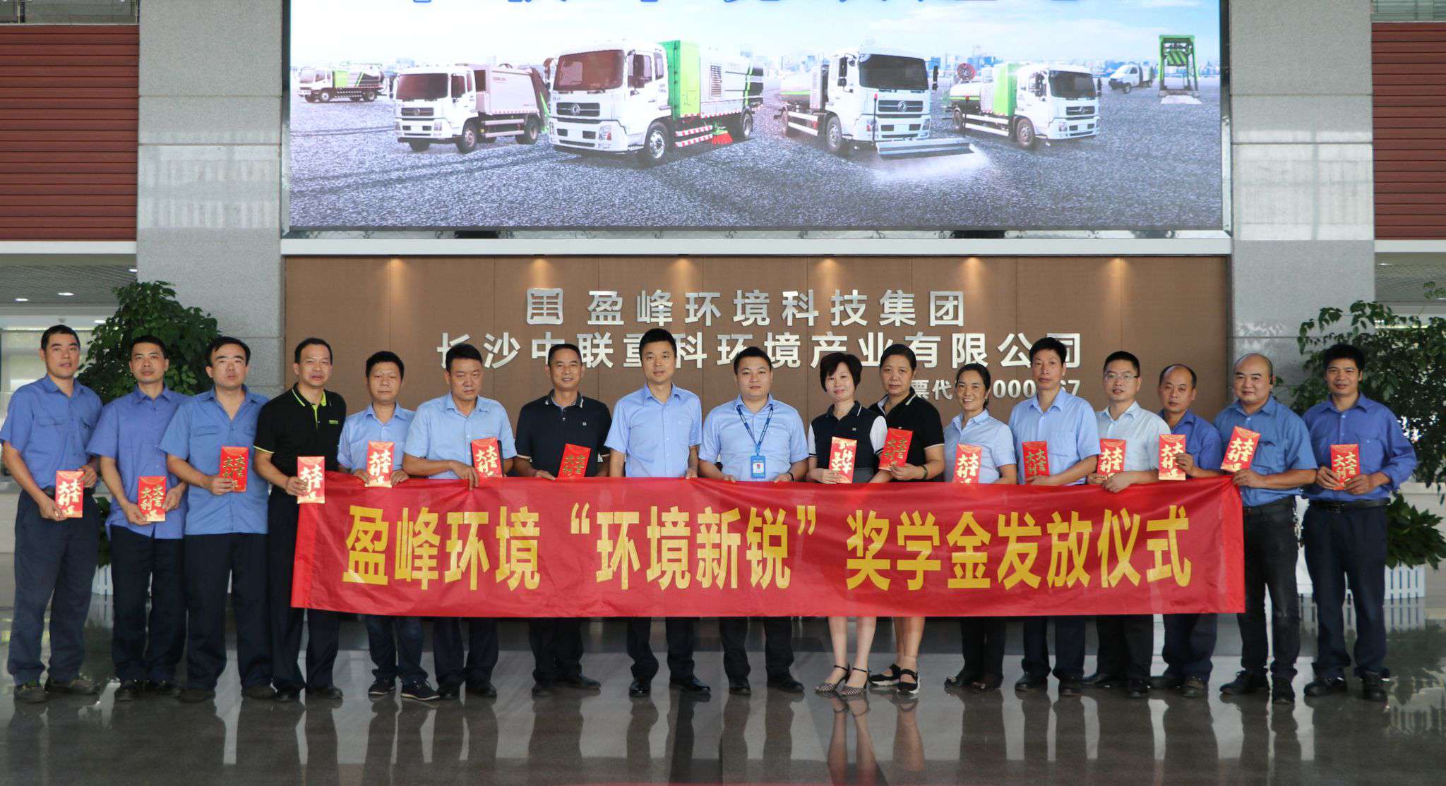 荣耀时刻！40名学子喜提15.2万多宝电竞环境“环境新锐”奖学金