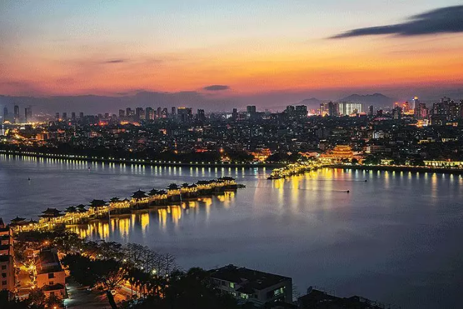 4706.2万！多宝电竞环境高质量垃圾转运类设备助力潮州打造城市新面貌